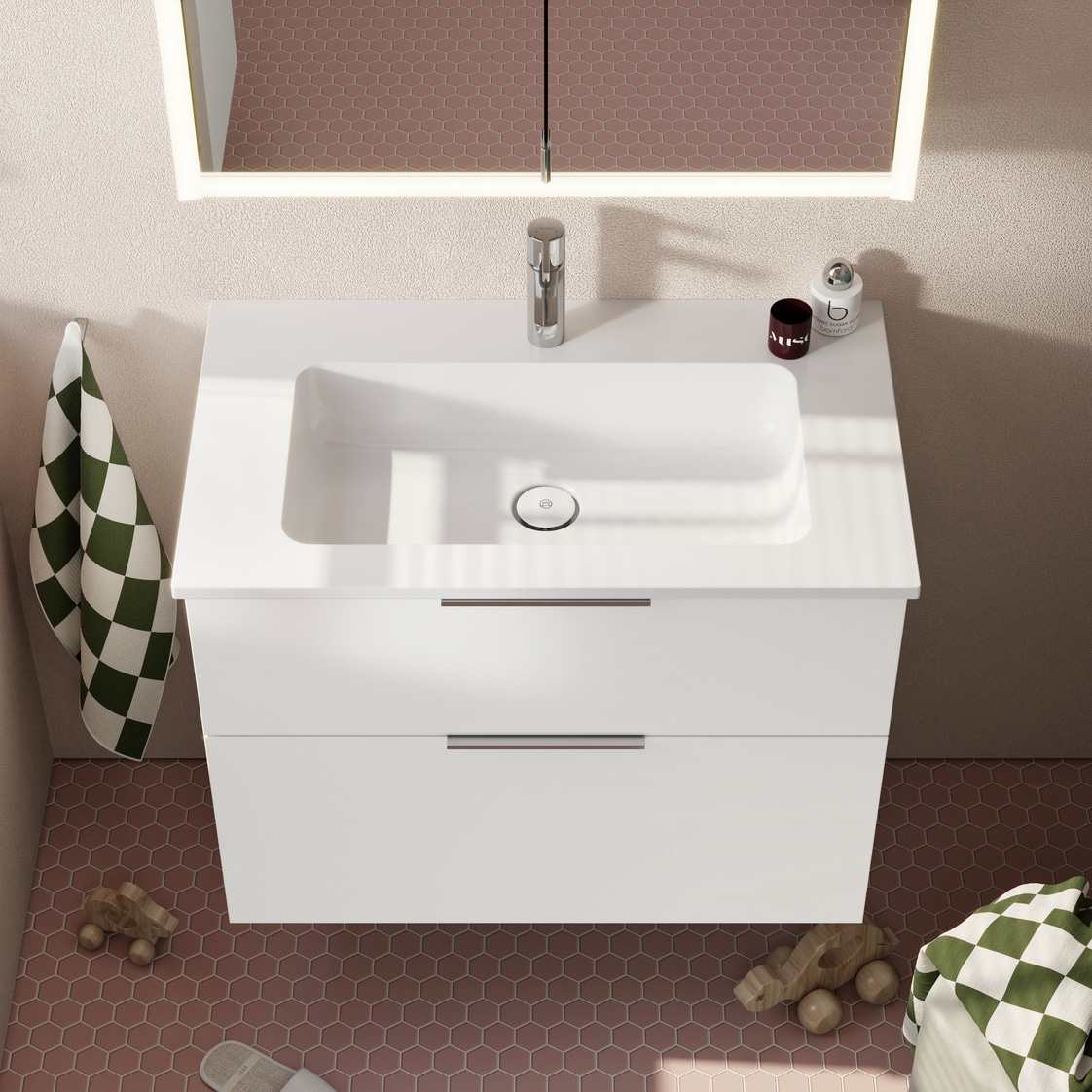 Modernes Badezimmer mit Waschtisch und Spiegel.