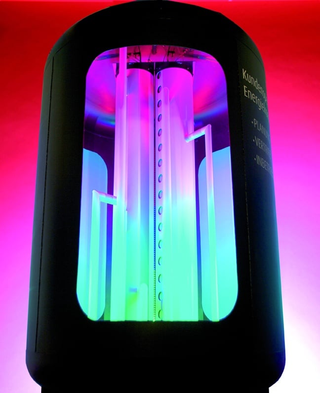 Bunte Lichter in einem Zylindergehäuse